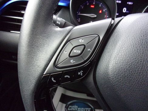 Used 2021 Toyota C-HR XLE image 16