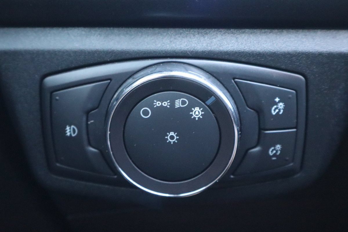 Used 2018 Ford Fusion SE w/ Equipment Group 201A FWD image 28