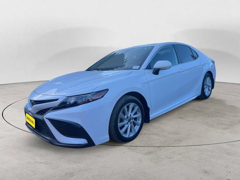 Used 2022 Toyota Camry SE FWD image 1