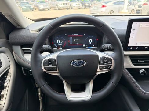 Used 2025 Ford Explorer Active w/ Active Comfort Package RWD image 10