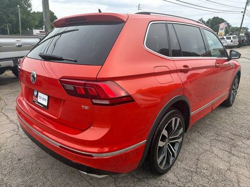 Used 2018 Volkswagen Tiguan SEL Premium w/ R-Line Package FWD image 6
