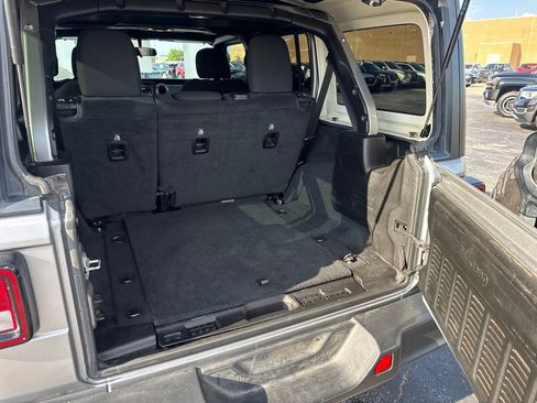 Used 2019 Jeep Wrangler Unlimited Sahara AWD/4WD image 9