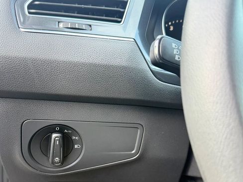 Used 2020 Volkswagen Tiguan S image 20