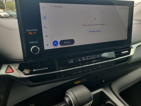 Used 2025 Toyota Sienna XLE FWD image 25