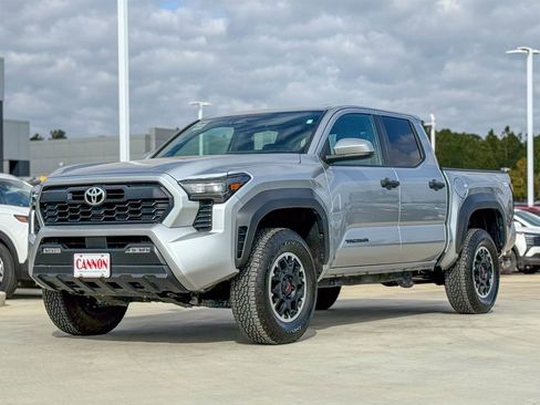 Used 2024 Toyota Tacoma TRD Off-Road AWD/4WD image 3