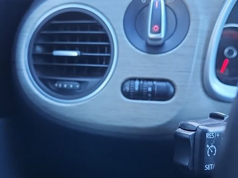 Used 2018 Volkswagen Beetle 2.0T Coast image 31