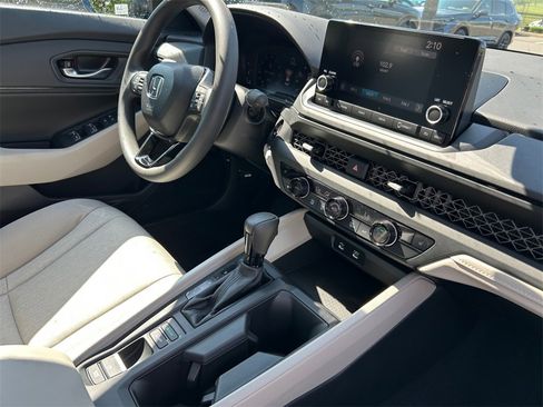 New 2025 Honda Accord SE image 18