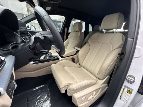 Certified 2025 Audi Q5 2.0T Premium Plus w/ Premium Plus Package image 11
