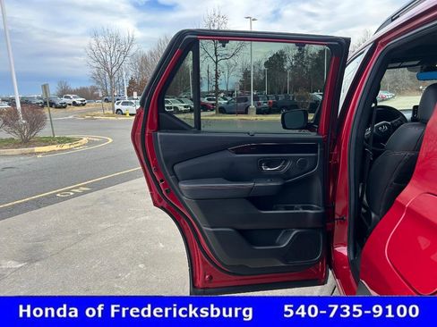 Certified 2025 Honda Pilot TrailSport image 8