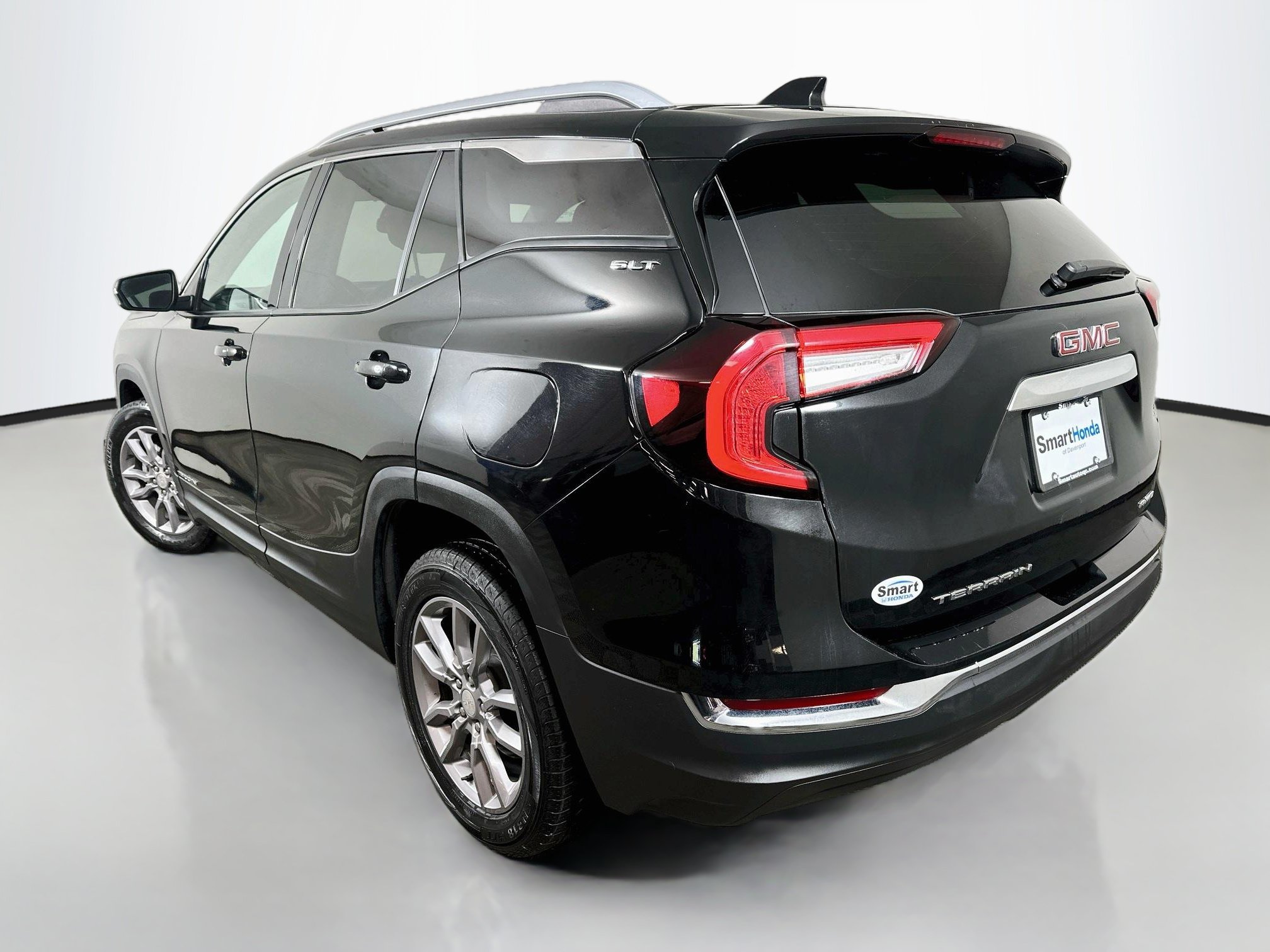 Used 2024 GMC Terrain SLT AWD/4WD image 5
