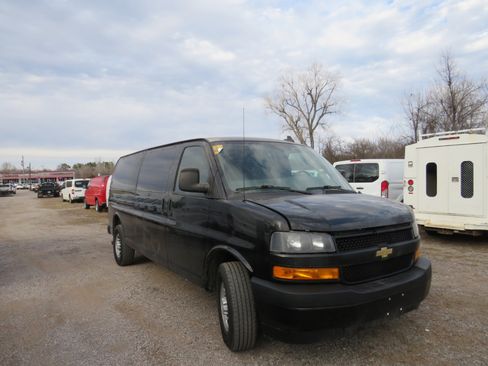 Used 2019 Chevrolet Express 2500 2500 Cargo Extended image 3