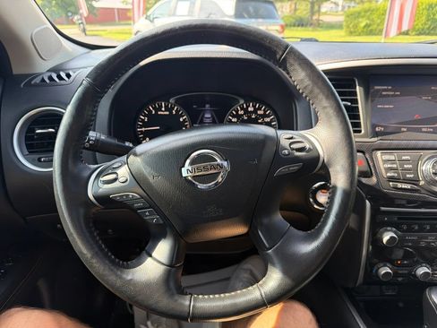 Used 2019 Nissan Pathfinder SL FWD image 15