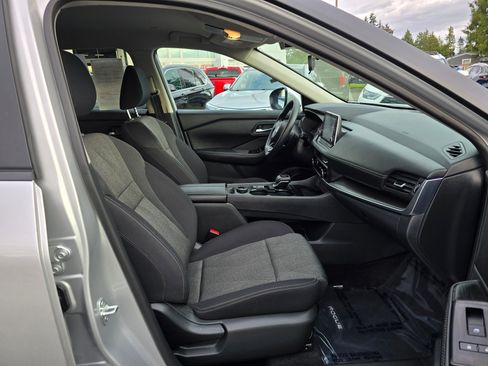 Used 2024 Nissan Rogue SV AWD/4WD image 11
