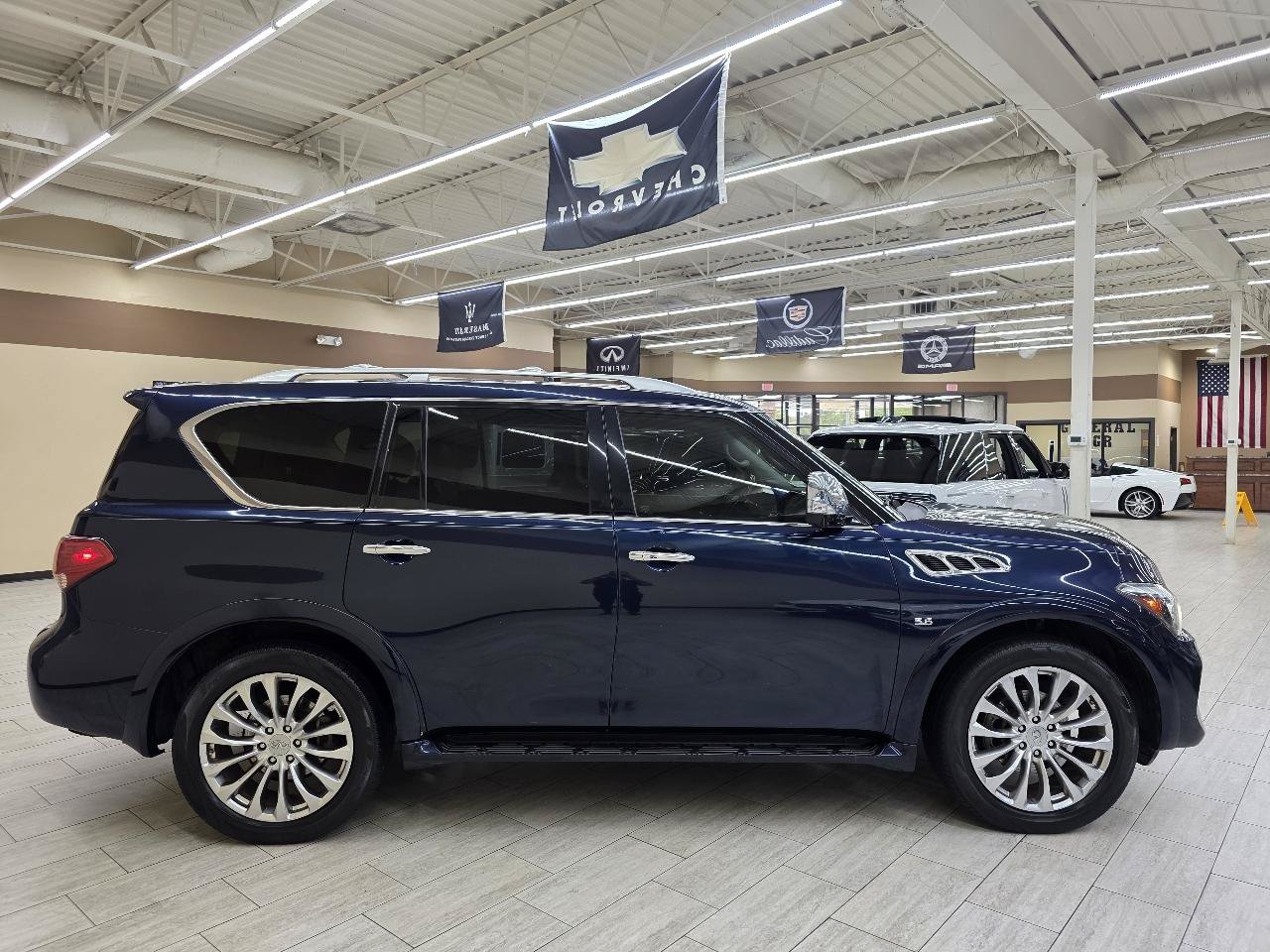 Used 2015 INFINITI QX80 4WD w/ Deluxe Technology Package image 6