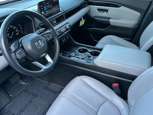 Used 2024 Honda Pilot Touring image 11