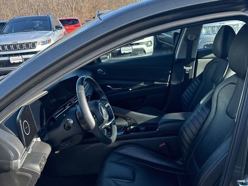 Used 2024 Hyundai Elantra Limited image 9