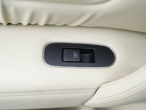 Used 2012 INFINITI QX56 4WD w/ Deluxe Touring Pkg image 28