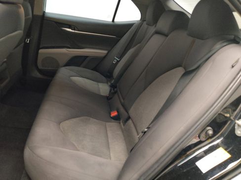 Used 2018 Toyota Camry LE FWD image 18