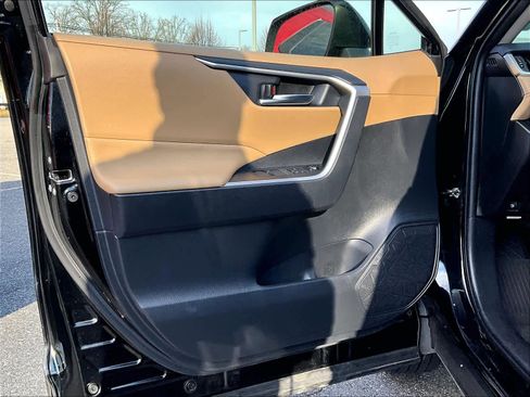 Used 2023 Toyota RAV4 XLE image 9