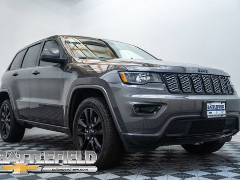 Used 2021 Jeep Grand Cherokee Laredo X AWD/4WD image 1