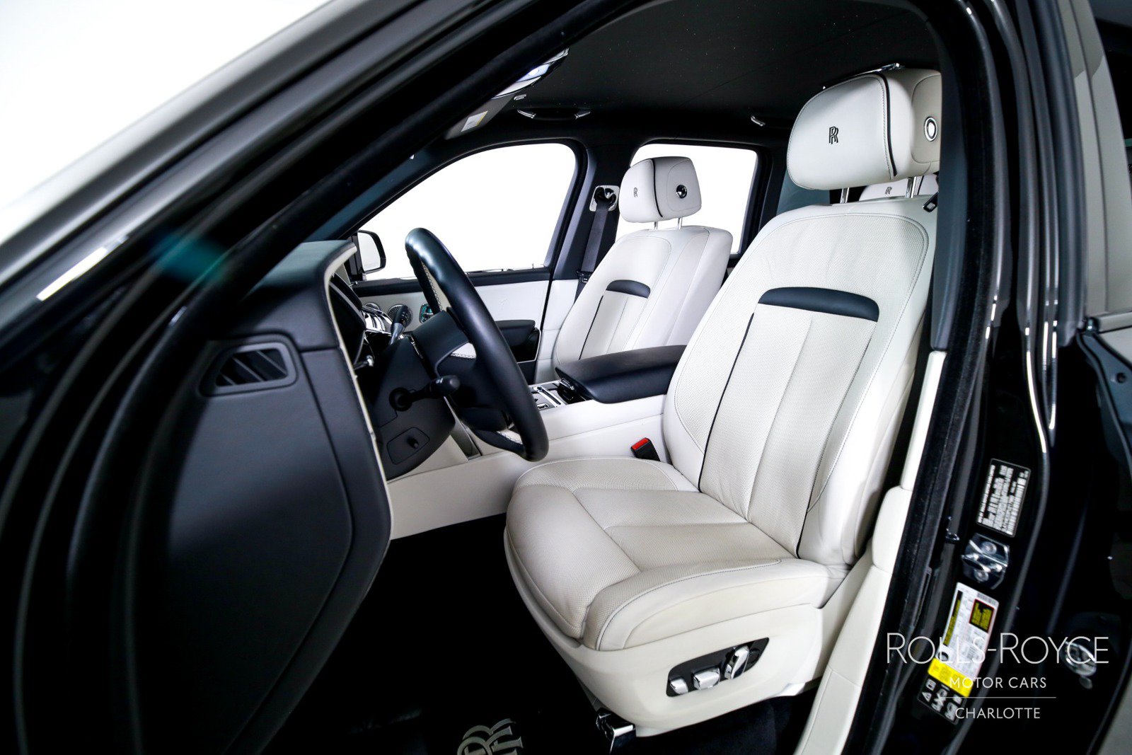 Used 2023 Rolls-Royce Cullinan w/ Cullinan Package AWD/4WD image 12