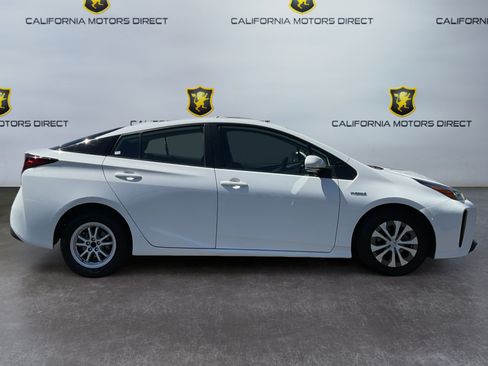 Used 2022 Toyota Prius LE FWD image 4
