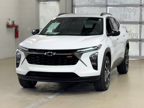 Used 2024 Chevrolet Trax RS w/ Driver Confidence Package FWD image 3
