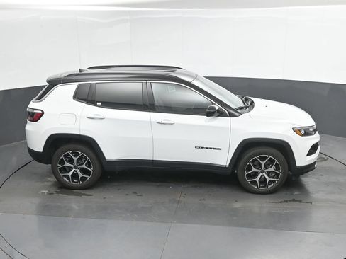 Used 2025 Jeep Compass Limited AWD/4WD image 32