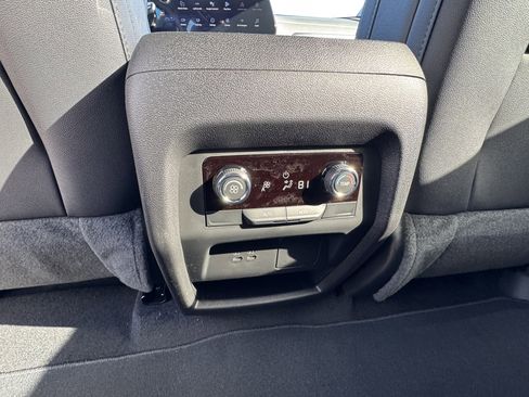 New 2026 Chevrolet Traverse LT image 10