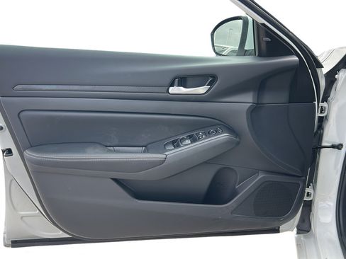Used 2025 Nissan Altima 2.5 SV w/ SV Premium Package FWD image 9