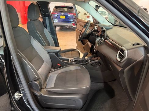 Used 2025 Chevrolet TrailBlazer LT FWD image 35
