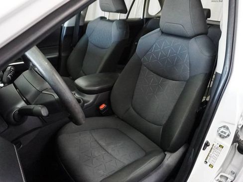 Used 2025 Toyota RAV4 XLE AWD/4WD image 8