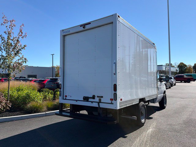 New 2027 Ford E-350 and Econoline 350 Super Duty RWD image 4