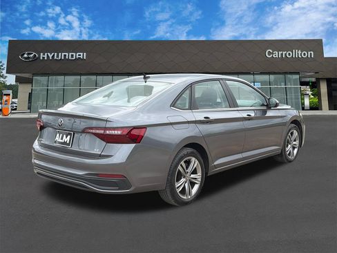 Used 2024 Volkswagen Jetta SE FWD image 5