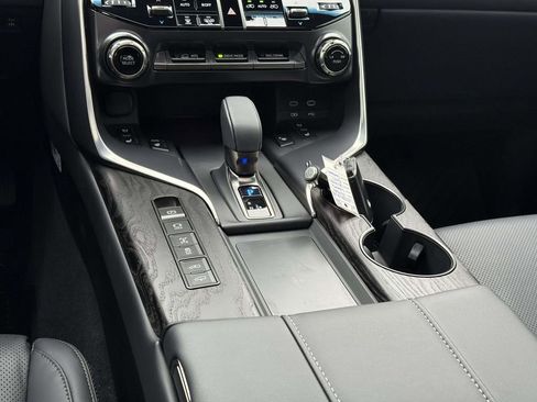 Used 2025 Lexus LX 700h Overtrail image 17