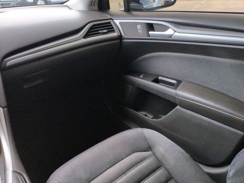 Used 2013 Ford Fusion SE FWD image 16