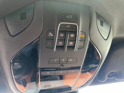 Used 2021 Maserati Levante image 15