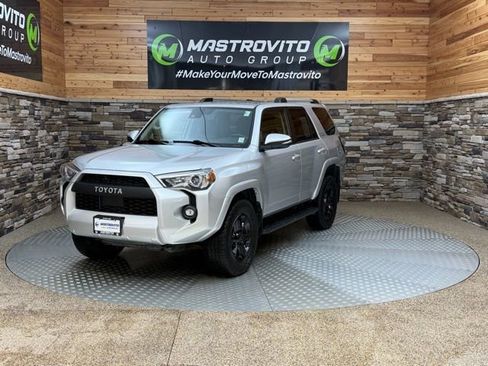 Used 2022 Toyota 4Runner SR5 Premium AWD/4WD image 4
