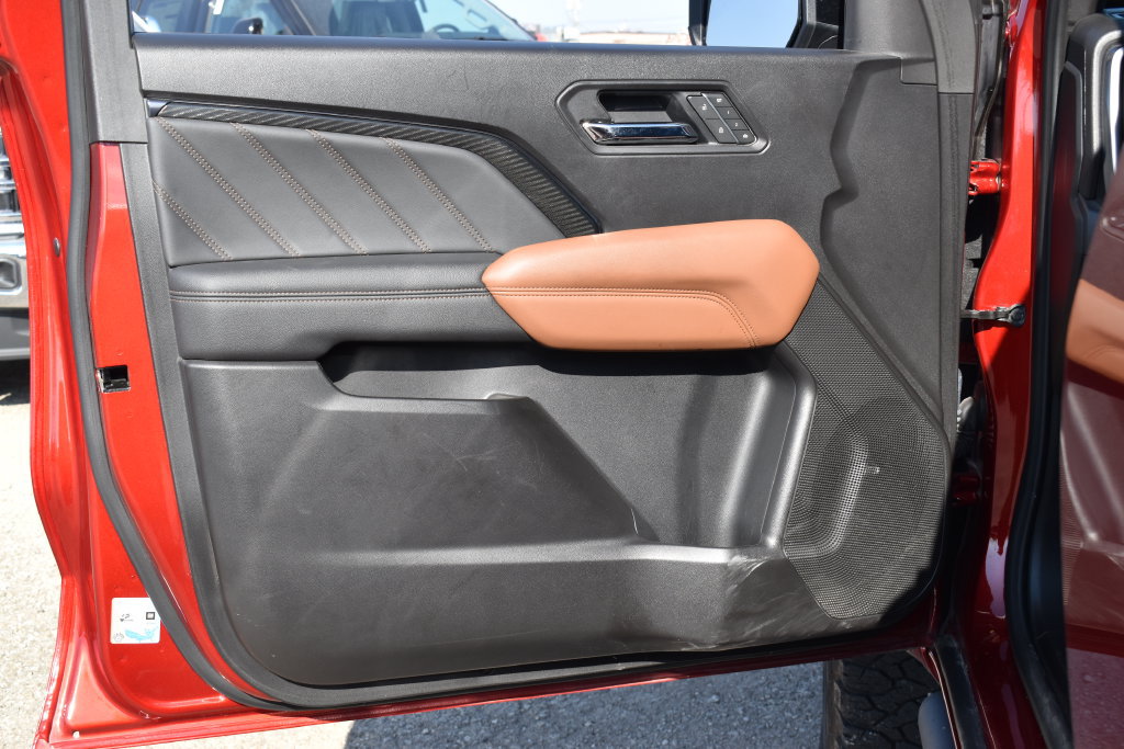 Used 2025 GMC Canyon AT4 w/ Technology Plus Package AWD/4WD image 9