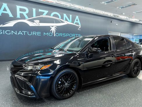 Used 2021 Toyota Camry SE w/ Carpet Mat Package (TMS) FWD image 1