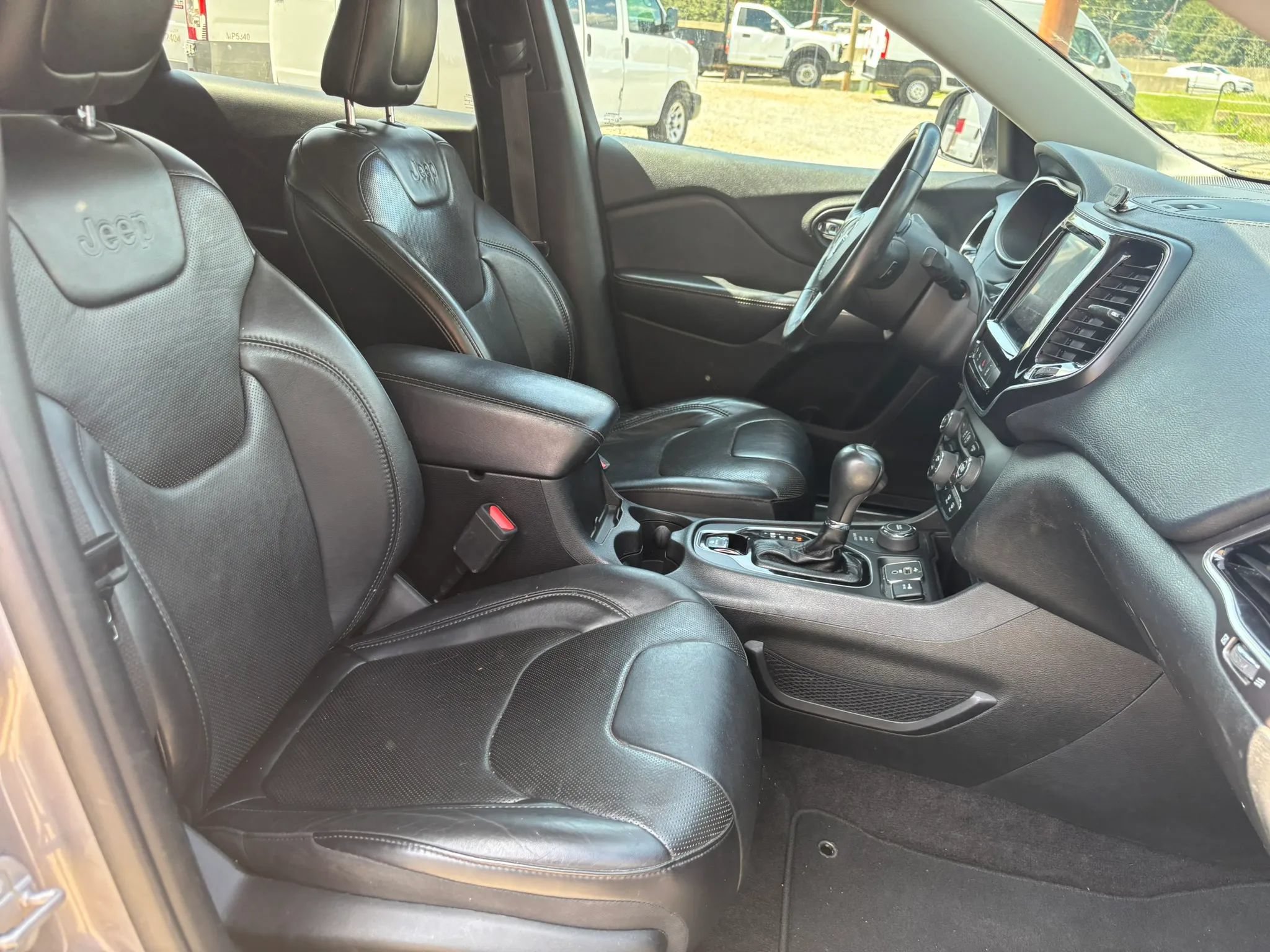 Used 2019 Jeep Cherokee Limited w/ Luxury Group AWD/4WD image 19