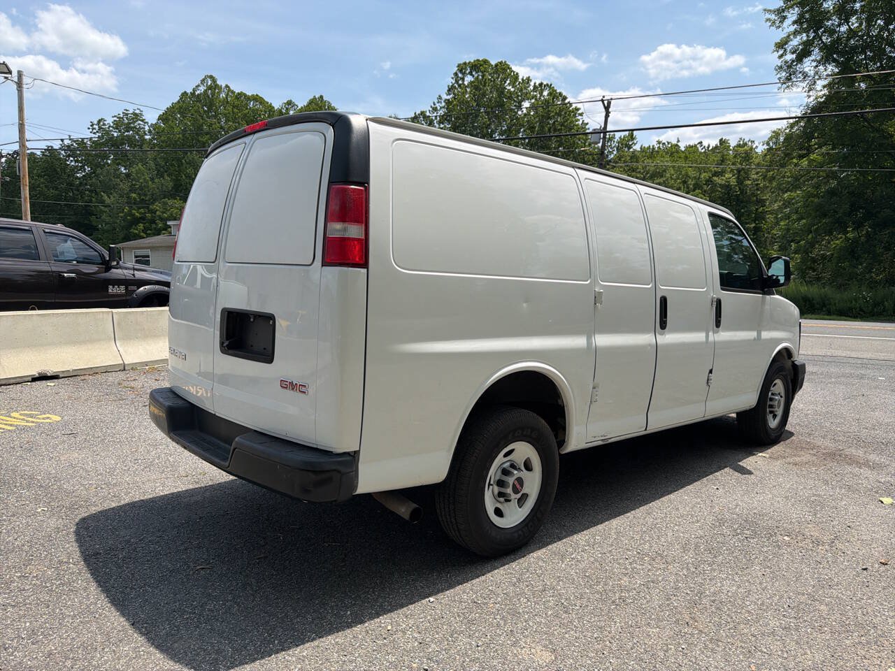 Used 2017 GMC Savana 2500 RWD image 12