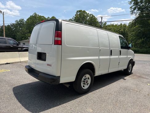 Used 2017 GMC Savana 2500 RWD image 12