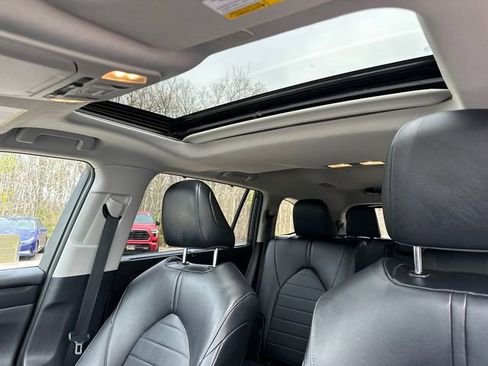 Used 2023 Toyota Highlander XLE AWD/4WD image 36