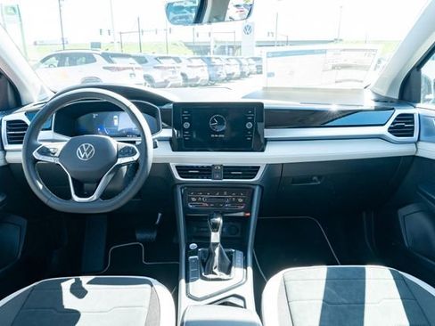 New 2026 Volkswagen Taos SE FWD image 31