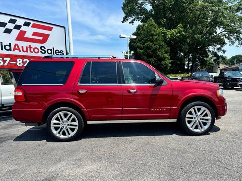 Used 2017 Ford Expedition Platinum RWD image 2