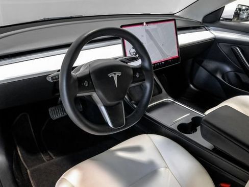 Used 2021 Tesla Model 3 Standard Range Plus RWD image 4
