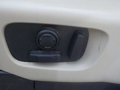 Used 2018 Land Rover Discovery SE image 25