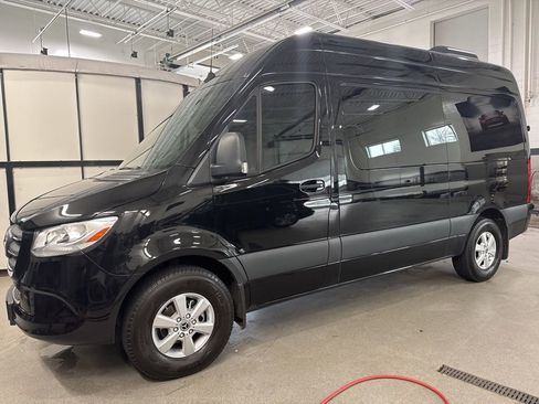 Used 2022 Mercedes-Benz Sprinter 2500 image 1