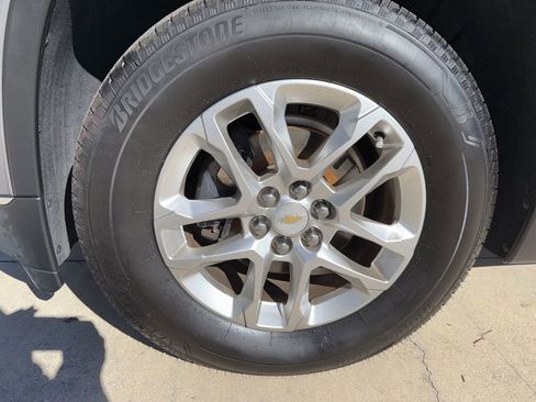 Used 2020 Chevrolet Traverse LT image 40